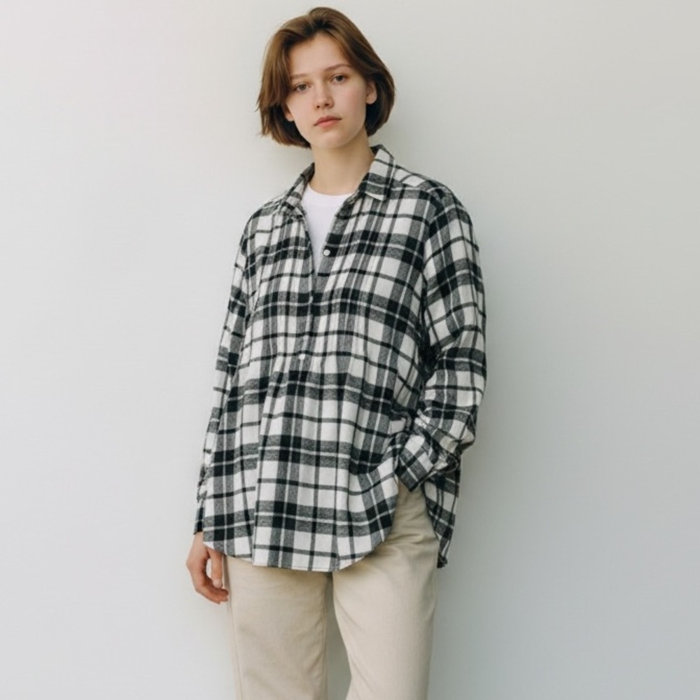 American Eagle Aww-mazingly Soft Flannel Shirt Pleated Pullover B & W Plaid #423
